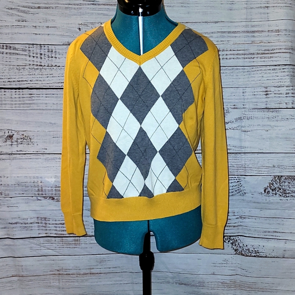 Yellow vneck light sweater top